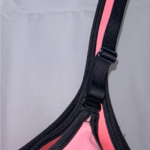 Victoria’s Secret Sports Bra Double Layer Padded Lightly Molded Medium Support - Picture 9 of 13